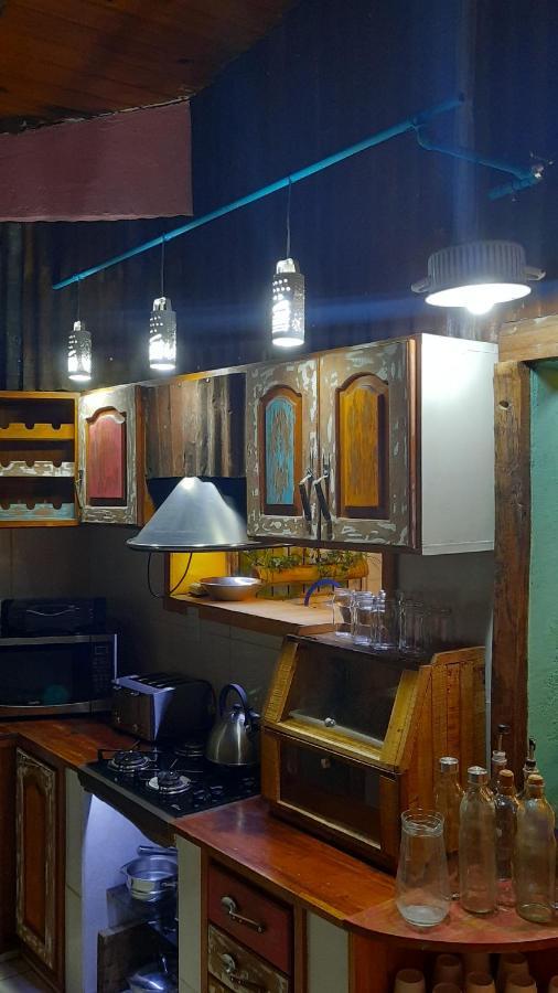 Hostal The Host *