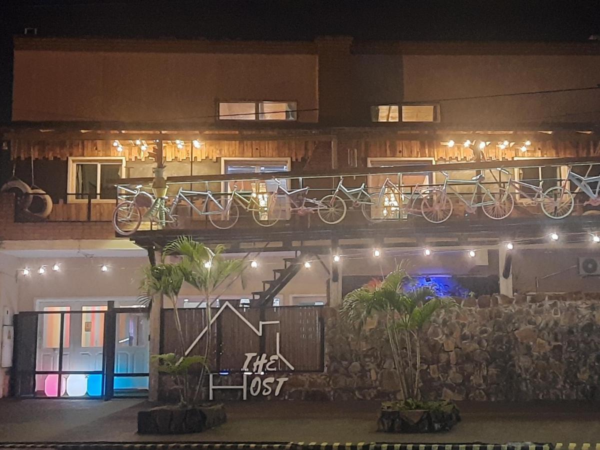 Hostal The Host *