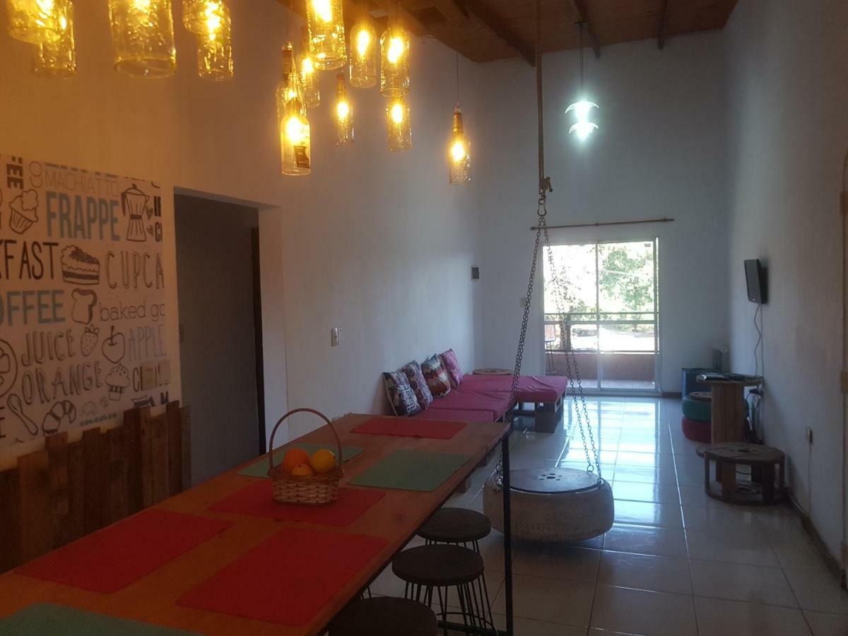 Hostal The Host *
